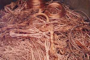 موظفان ب سونلغاز  يقودان شبكة لسرقة الكوابل النحاسية بسوق أهراس