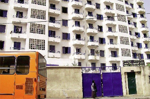 Débrayage à la cité universitaire de jeunes filles Revoil du Ruisseau
