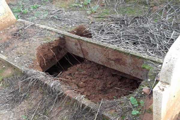 مجهولون يخربون عشرات القبور بتيزي وزو