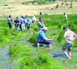 مئات الجزائريين ''يحجون'' إلى بركة حمام أبعيش في سطيف