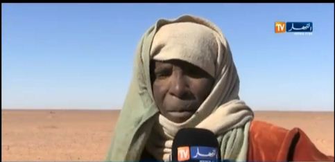 نساء يجمعن الحصى ويبعنه بأزهد الأثمان في أدرار