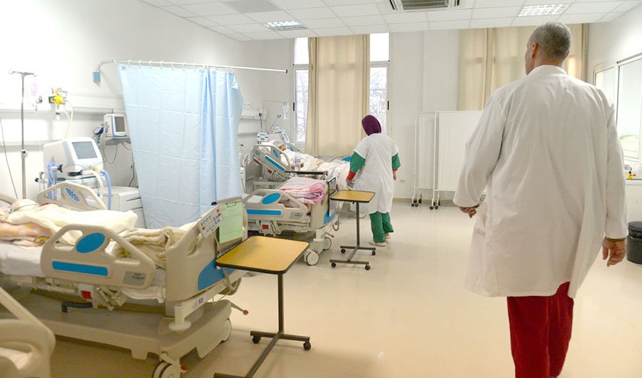 شاب يقاضي مستشفى تيبازة بسبب ترك الأطباء «صمام دم» في رجله