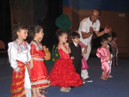 Les élèves de la crèche Kasr El Malaika à la maison de la culture de Sétif