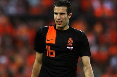 والده: فان بيرسي لن يلعب لأي نادِ إنجليزي آخر