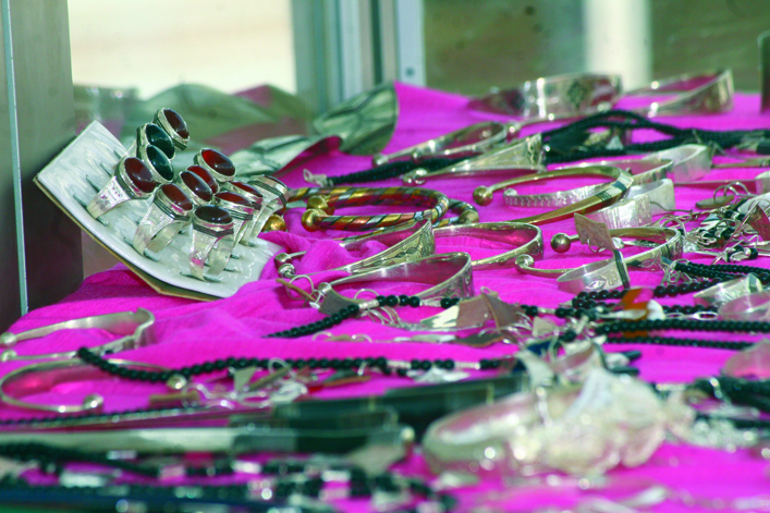 Exposition de bijoux traditionnels d'Algérie