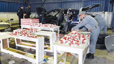 حجز 400 خرطوشة و سيارتين بميناء عنابة