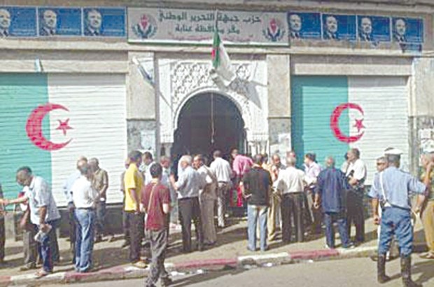 La base du FLN dénonce la mainmise des militants venus d'autres partis