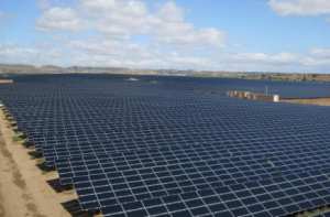 الجزائر تحضر إطلاق أكبر محطة للطاقة الشمسية  الفتوفلتاييك  بغرداية