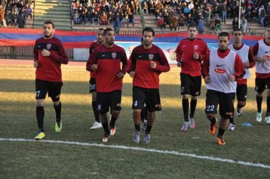 مكلوش يعار رسميا للشباب ومعزوزي وسايح سيلعبان في تلمسان