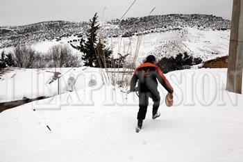 la neige paralyse le pays