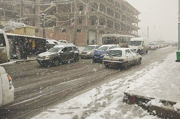 Routes coupées et villages isolés à l'Est et au Centre