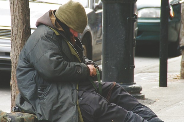 Un SDF âgé dans un état critique à Aïn Bessam