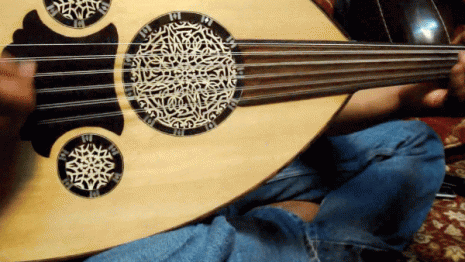 Vibrations constantinoises dans le chant profond de l'Algérie