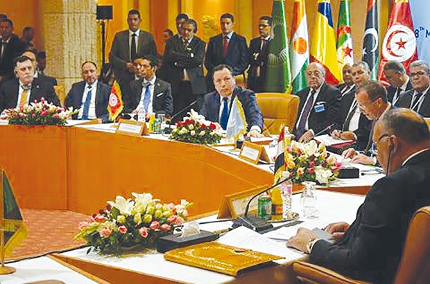 Jusqu'à quand le dialogue de sourds '