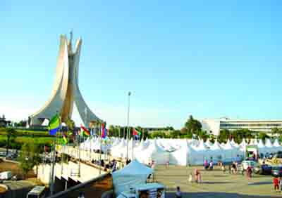 Le commissaire du 5e Feliv anime une conférence de presse