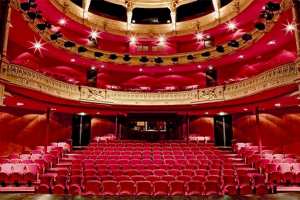 ممثلو وتقنيو مسرح بجاية يعتصمون مجددا