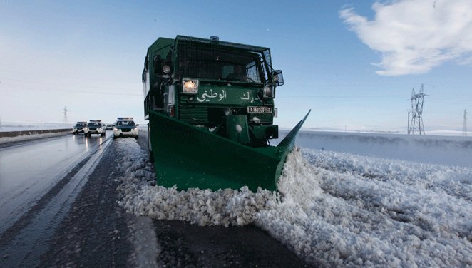 إنقطاع حركة المرور بالطريق الرابط بين تيسمسيلت وعين الدفلى جراء الثلوج