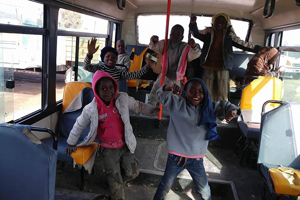 رجال أعمال وجمعيات يتكفلون بإيواء المهاجرين الأفارقة ببجاية