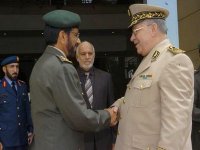 Le général de corps d'armée Gaïd Salah reçoit le général-major émirati Khalifa Mohamed Al-Romaithi