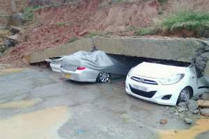 تهشّم ثماني سيارات إثر سقوط جدار بالمدية