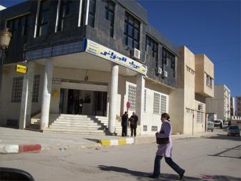 بريد الجزائر بباتنة يوزع مئات الصكوك البريدية على أصحابها بمساكنهم