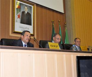 والي بشار يؤكد وجود تسهيلات لرجال الأعمال الراغبين في الاستثمار بالمنطقة