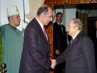 Le président Bouteflika reçoit l'ambassadeur de Turquie