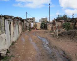 137 عائلة بالجراف في الشلف يحتمون بسكنات “الزنك”