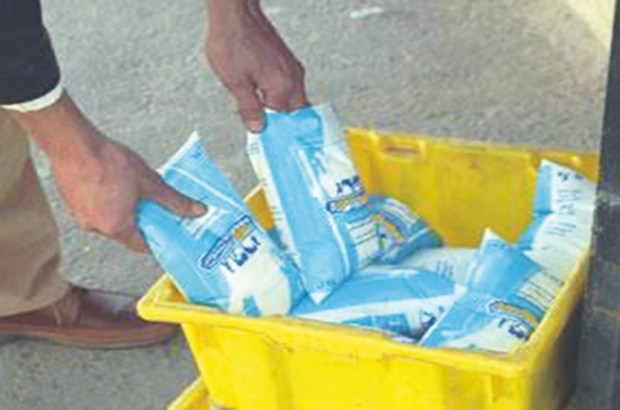 Vente concomitante de sachets de lait à des prix différents