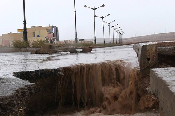 تسربات وأضرار بالسكنات الطوبية وانقطاع للطرقات بعين الدفلى