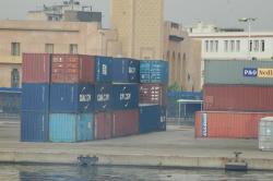 الجمارك تحجز 10800 وحدة من محددات الليزر بميناء عنابة