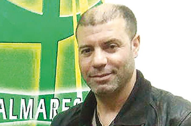 Lakhdar Adjali jette encore l'éponge !