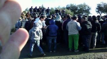 سكان مداشر الهاشمية بالبويرة يعترضون موكب الوالي