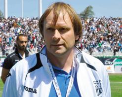 إدارة وفاق سطيف تباشر البحث عن مدرب أجنبي لخلافة غيغر