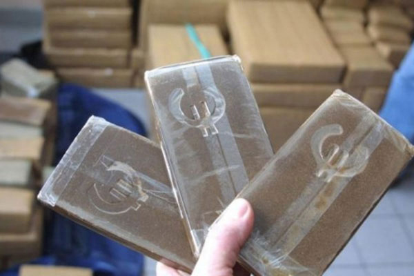 خفر السواحل ينتشل 32 كلغ من المخدرات بتيبازة