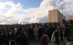 مئات التلاميذ وعائلاتهم يخرجون في مسيرة تنديدا بمقتل التلميذ «كمال» في سكيكدة