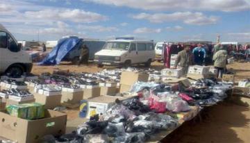 إقبال واسع لاقتناء الأخذية البلاستيكية بالبويرة