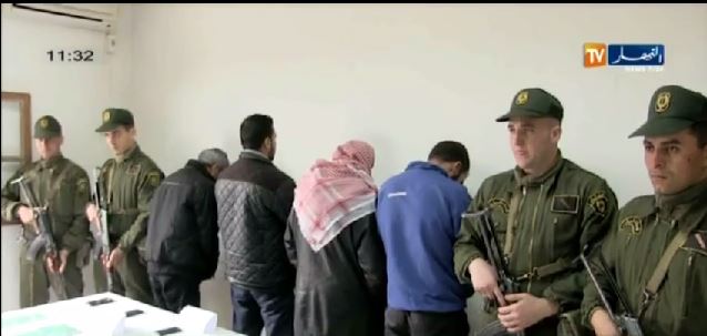 فيديو.. القبض على عصابة مختصة في تهريب القطع الأثرية بالشلف