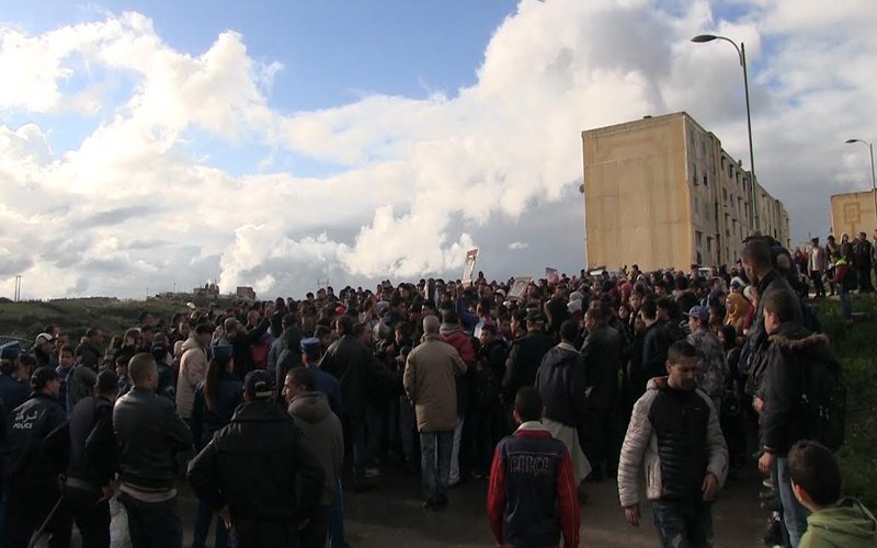 مئات التلاميذ وعائلاتهم يخرجون في مسيرة تنديدا بمقتل التلميذ «كمال» في سكيكدة