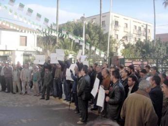 مواطنو دوار أولاد الحبيب بسيدي خطاب في غليزان يغلقون مقر البلدية