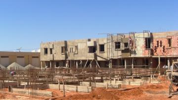 والي بجاية يدعو إلى رفع وتيرة أشغال المشاريع السكنية بالولاية