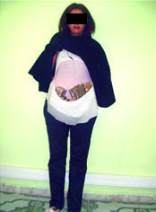 Deux jeunes filles en «niqab» arrêtées avec des ceintures bourrées de kif