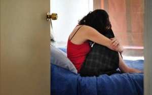 فتاة تقود عصابة اختطفت مراهقة واحتجزتها داخل كوخ في تبسة