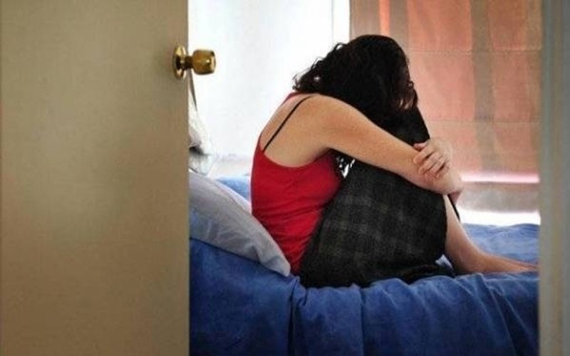 فتاة تقود عصابة اختطفت مراهقة واحتجزتها داخل كوخ في تبسة