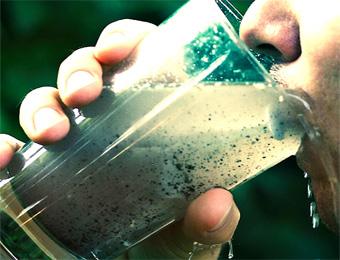 سكان قسنطينة يشربون مياها ملوثة والسلطات تتفرج