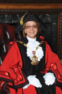 Personnalités / Distinction : Une Algérienne parmi les personnalités décorées par la reine Elizabeth