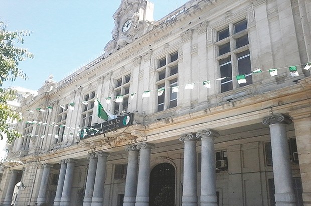 Des militants de la cause berbère se constituent partie civile contre le P/APC