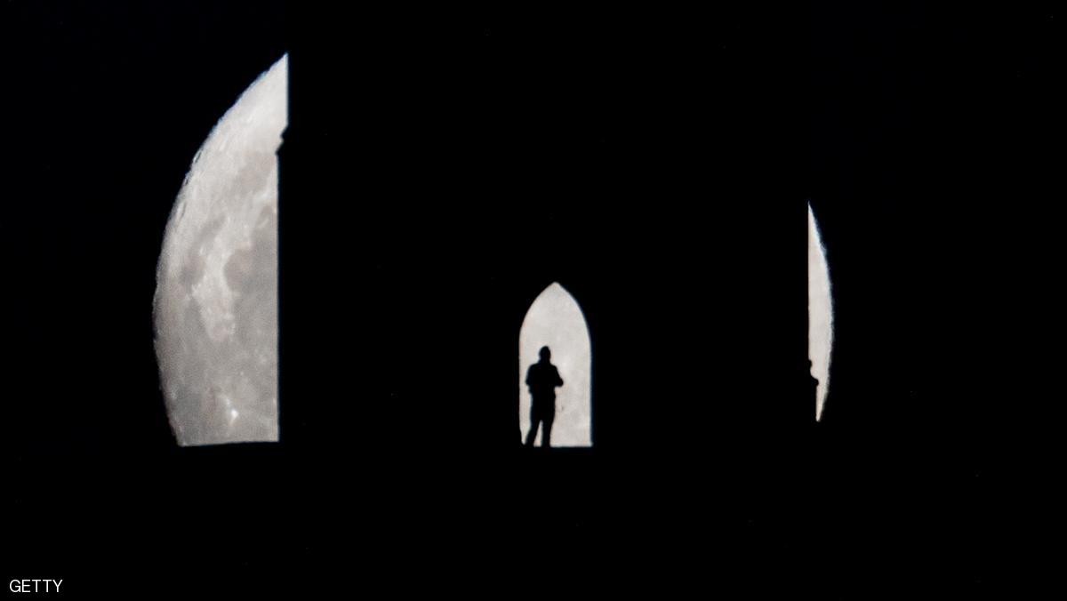 العالم يترقب 