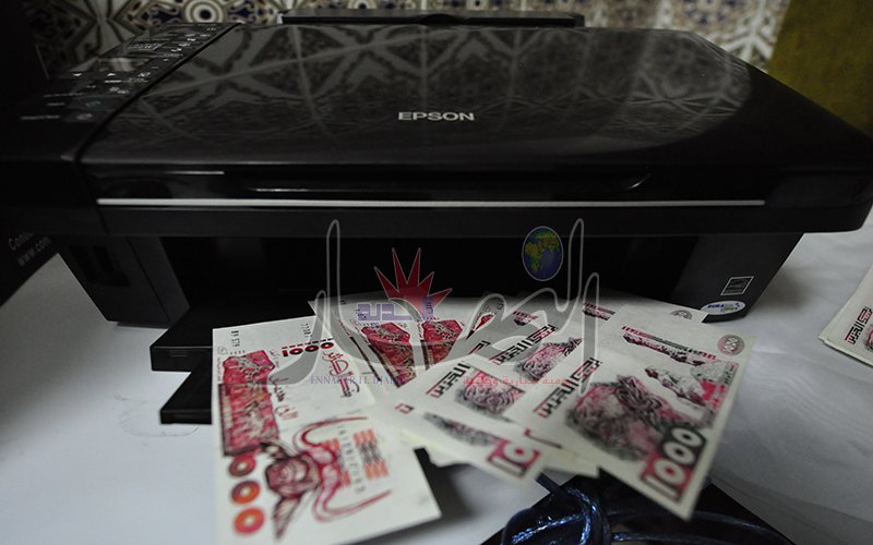 تفكيك شبكة لتزوير العملة الوطنية بسيدي عيسى في المسيلة