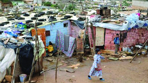 La prolifération des bidonvilles défigure la ville